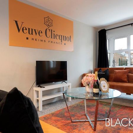 Champagne House - 4 Bed Property Plus 2 Sofa Beds By Bpne Darlington  Dış mekan fotoğraf