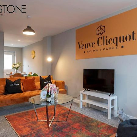 Champagne House - 4 Bed Property Plus 2 Sofa Beds By Bpne Darlington  Dış mekan fotoğraf
