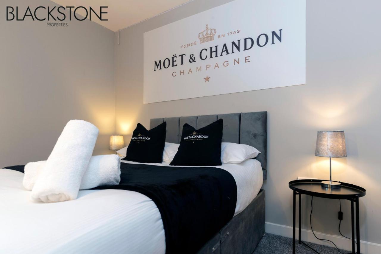 Champagne House - 4 Bed Property Plus 2 Sofa Beds By Bpne Darlington  Dış mekan fotoğraf