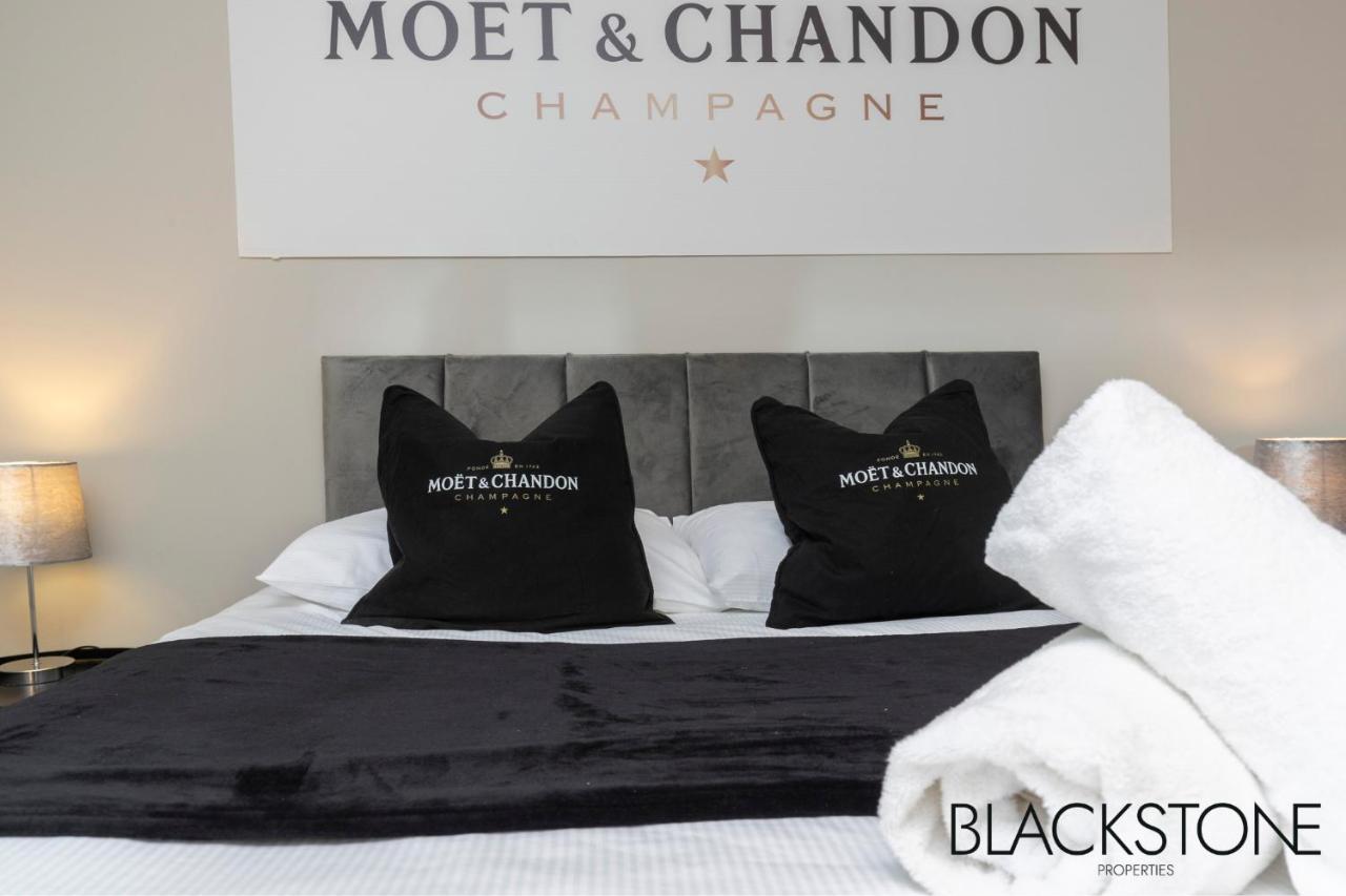 Champagne House - 4 Bed Property Plus 2 Sofa Beds By Bpne Darlington  Dış mekan fotoğraf