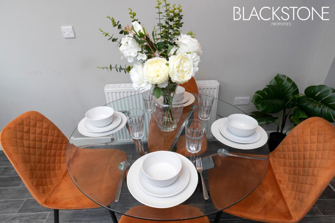 Champagne House - 4 Bed Property Plus 2 Sofa Beds By Bpne Darlington  Dış mekan fotoğraf