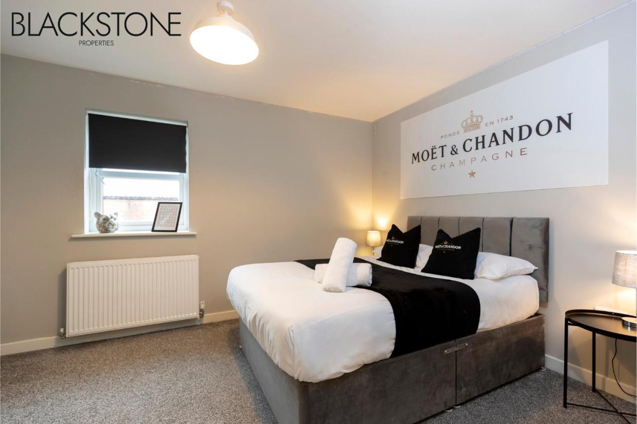 Champagne House - 4 Bed Property Plus 2 Sofa Beds By Bpne Darlington  Dış mekan fotoğraf