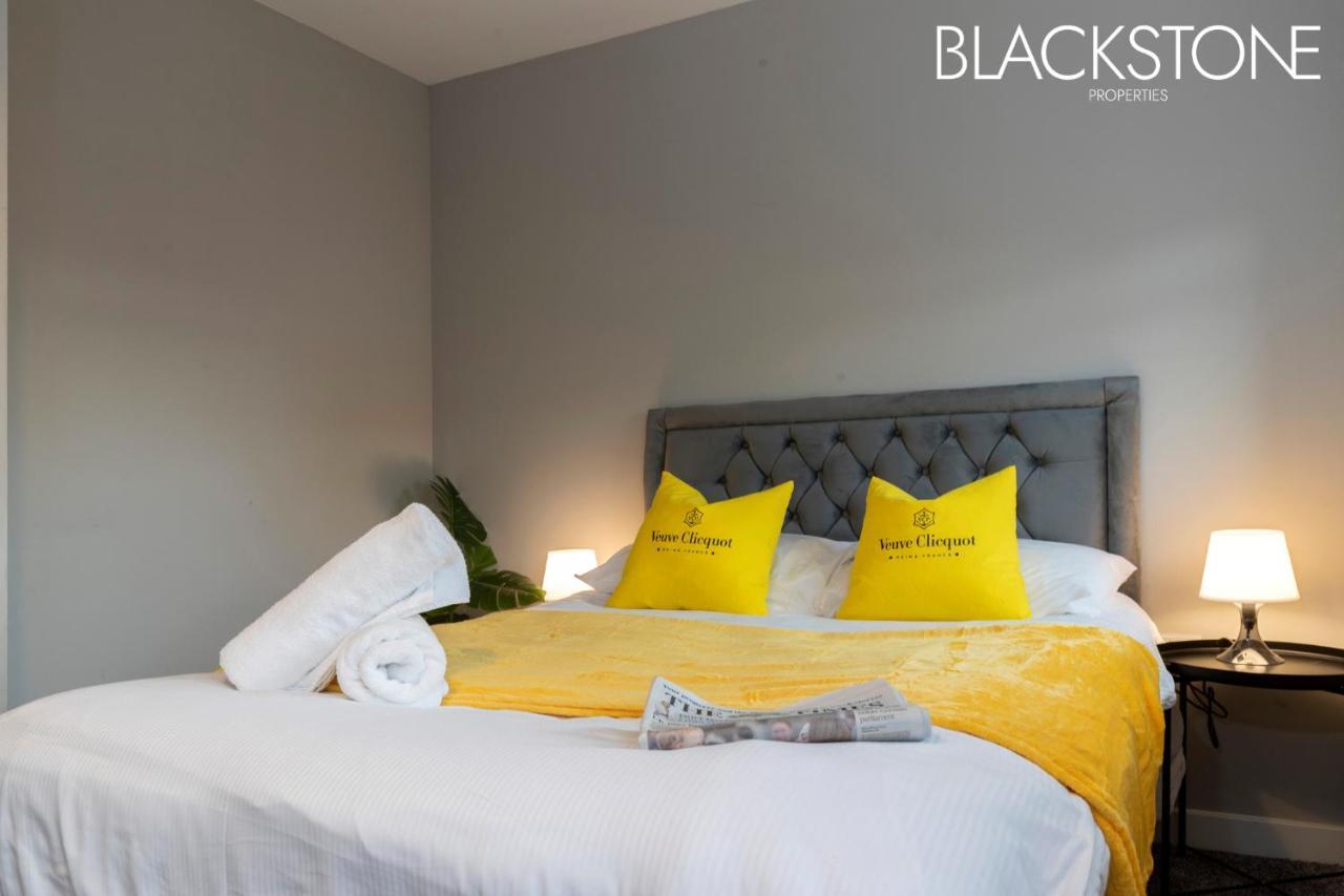 Champagne House - 4 Bed Property Plus 2 Sofa Beds By Bpne Darlington  Dış mekan fotoğraf
