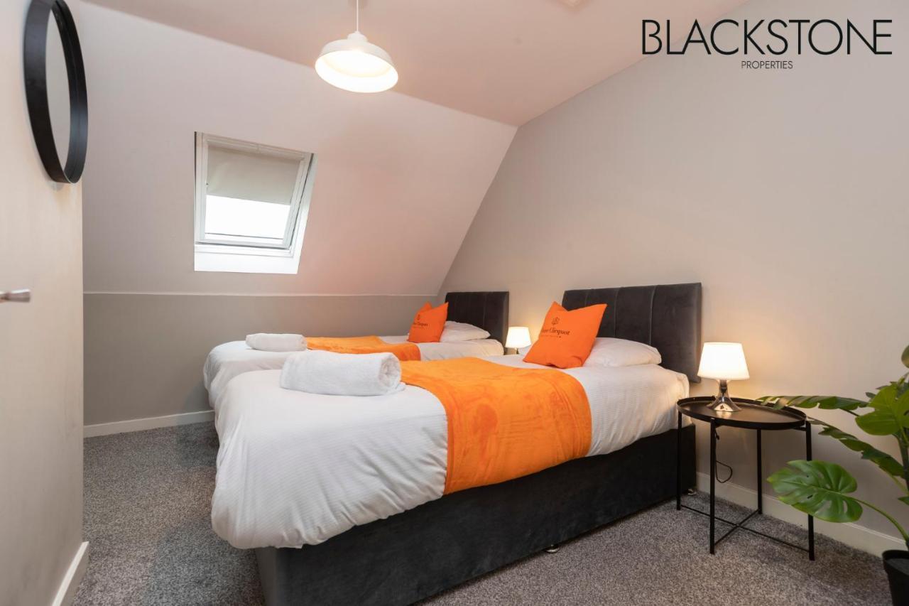 Champagne House - 4 Bed Property Plus 2 Sofa Beds By Bpne Darlington  Dış mekan fotoğraf